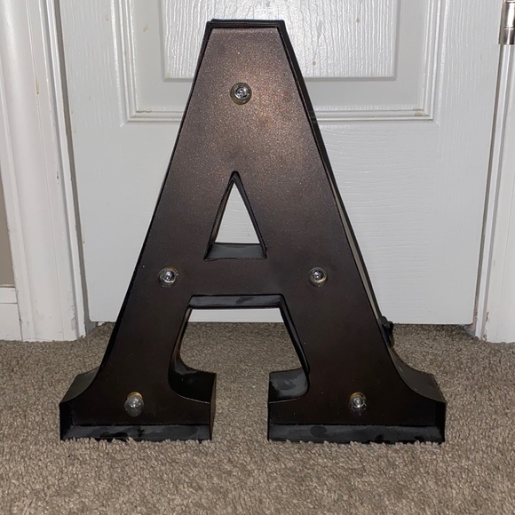 Decor - Picture 1 of 2